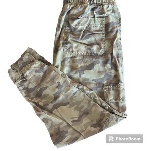 American Eagle Camo High Waist Drawstring Jogger Pants. Drawstring, Size S/P